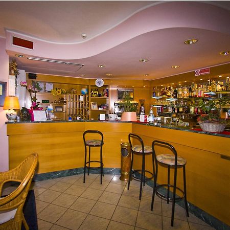 Hotel Il Canneto Porto Ceresio Buitenkant foto