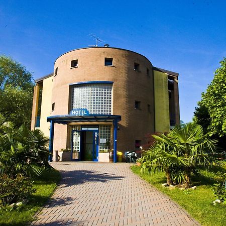 Hotel Il Canneto Porto Ceresio Buitenkant foto