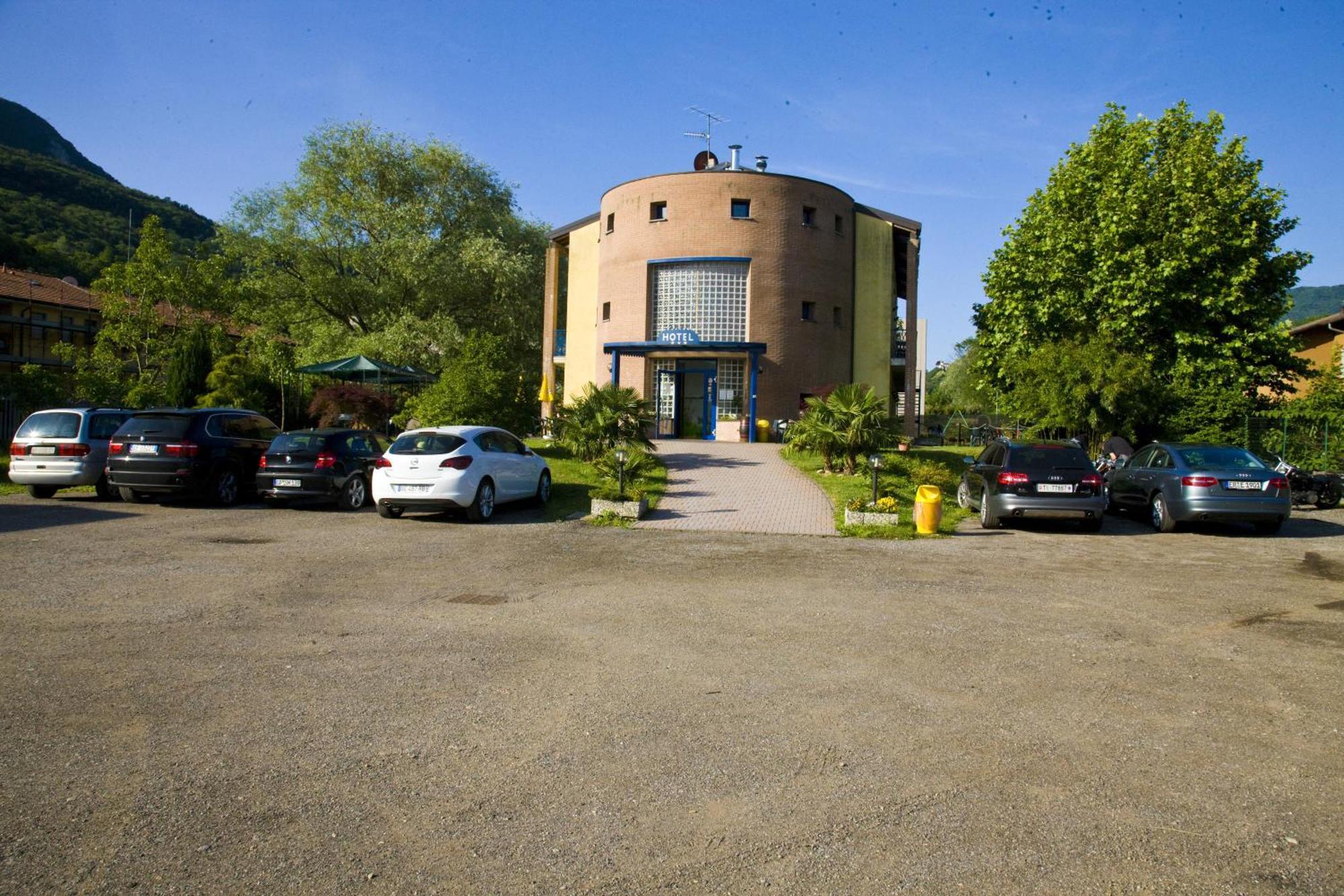 Hotel Il Canneto Porto Ceresio Buitenkant foto