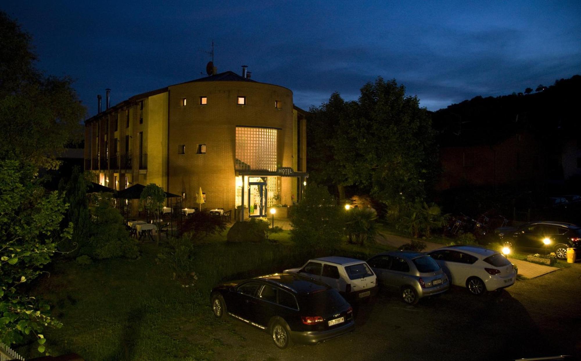 Hotel Il Canneto Porto Ceresio Buitenkant foto