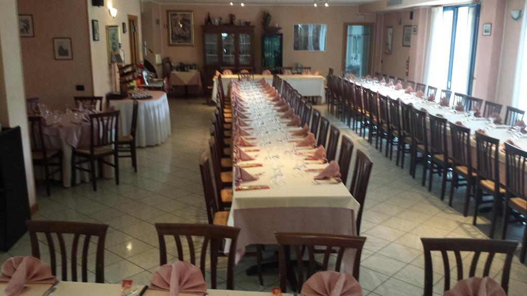 Hotel Il Canneto Porto Ceresio Buitenkant foto