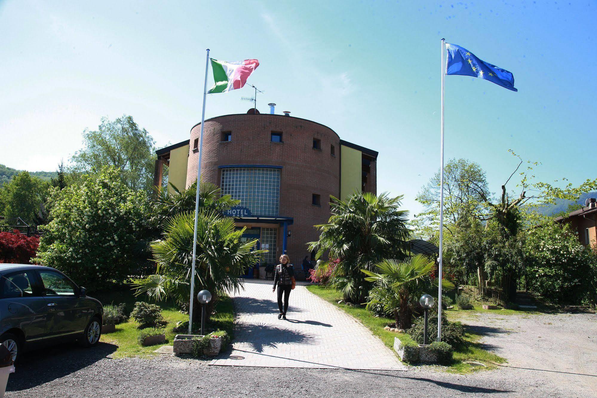 Hotel Il Canneto Porto Ceresio Buitenkant foto