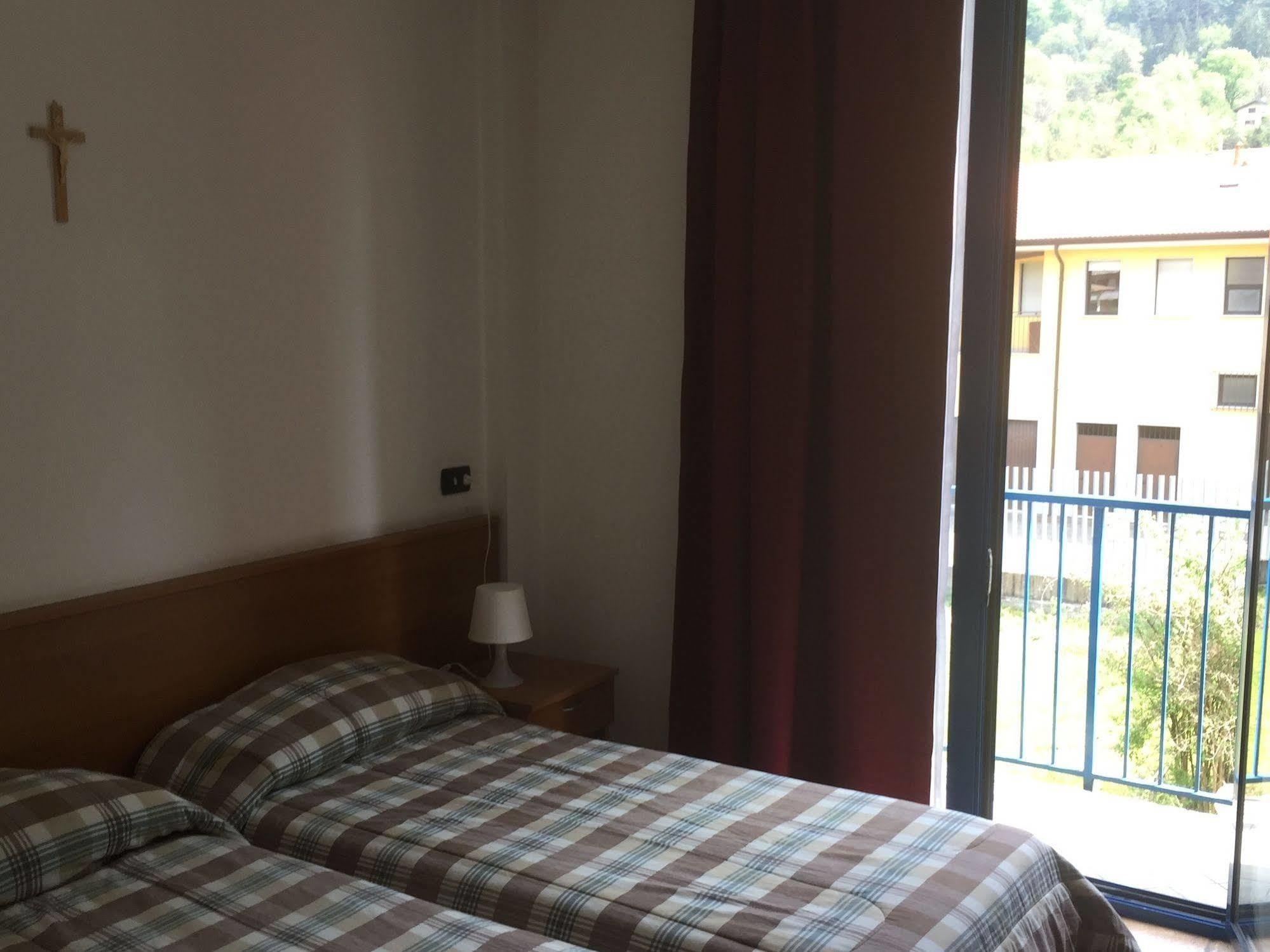 Hotel Il Canneto Porto Ceresio Buitenkant foto