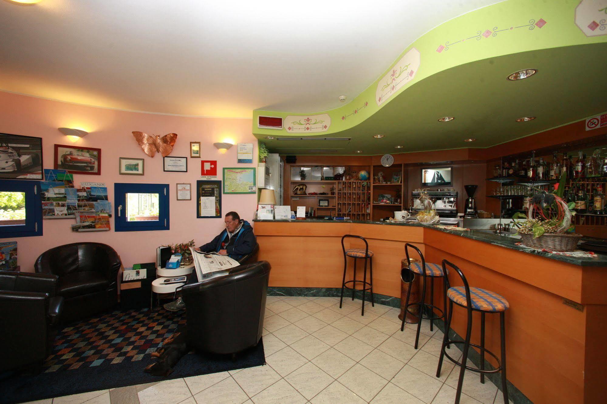 Hotel Il Canneto Porto Ceresio Buitenkant foto