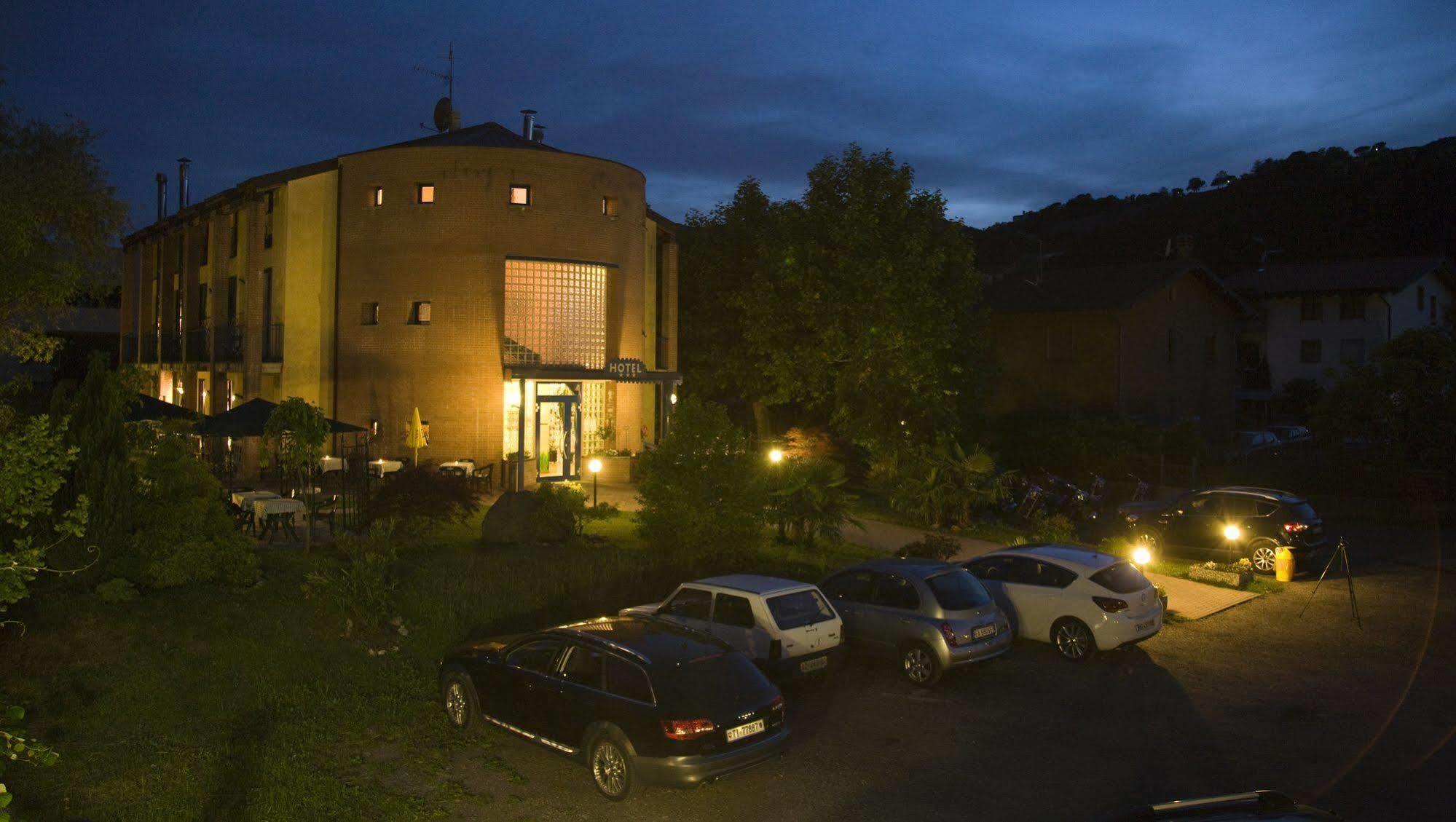 Hotel Il Canneto Porto Ceresio Buitenkant foto