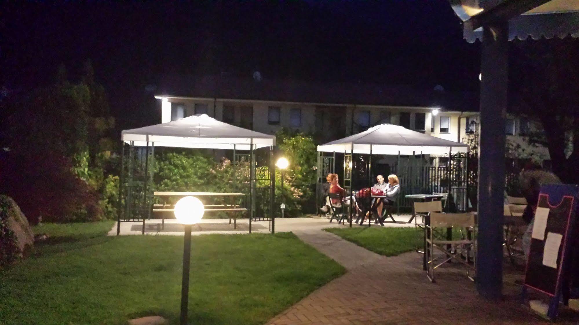 Hotel Il Canneto Porto Ceresio Buitenkant foto