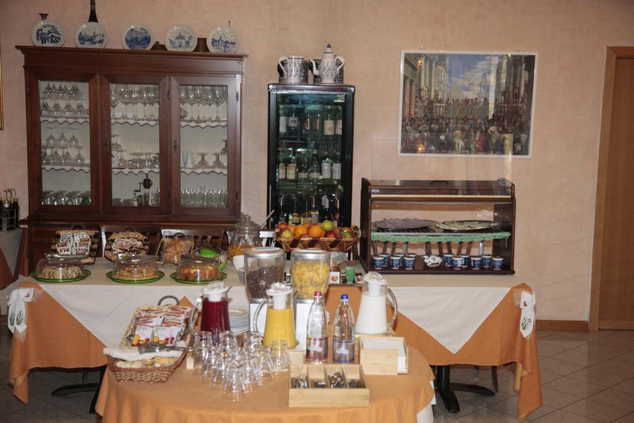 Hotel Il Canneto Porto Ceresio Buitenkant foto