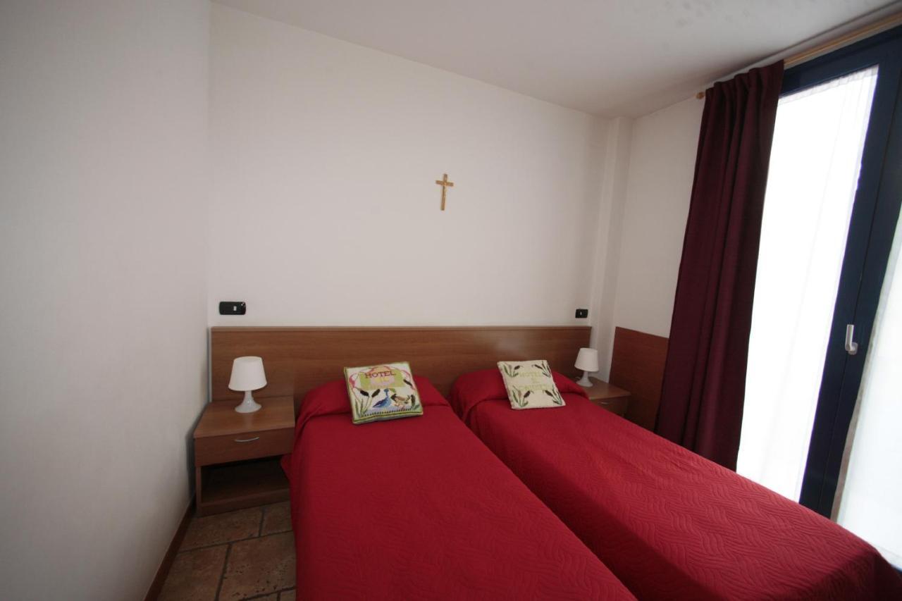 Hotel Il Canneto Porto Ceresio Buitenkant foto