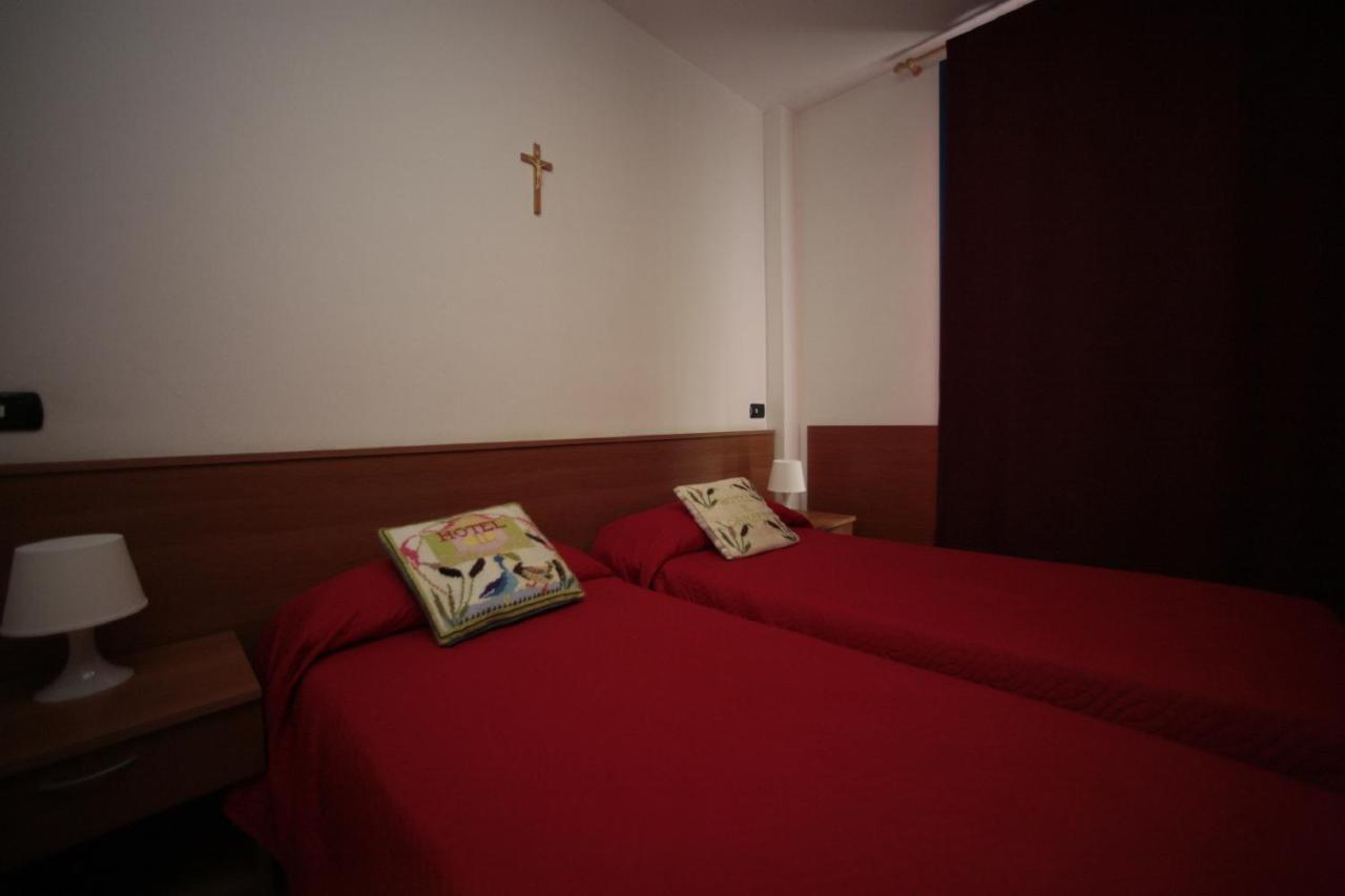 Hotel Il Canneto Porto Ceresio Buitenkant foto
